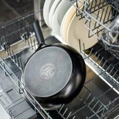 KitchenAid Cookware Collection Stegepande Støbt Aluminium 24 Cm 10 KitchenAid Cookware Collection Stegepande Støbt Aluminium 24 Cm -KitchenAid Shop kitchenaid cookware collection stegepande rustfrit staal 24 cm cc003292 001 44351 4