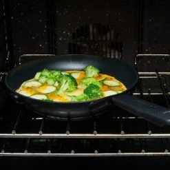 KitchenAid Cookware Collection Stegepande Støbt Aluminium 24 Cm 11 KitchenAid Cookware Collection Stegepande Støbt Aluminium 24 Cm -KitchenAid Shop kitchenaid cookware collection stegepande rustfrit staal 24 cm cc003292 001 44351 5