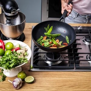 KitchenAid Cookware Collection Wok Sort 28 Cm 4 KitchenAid Cookware Collection Wok Sort 28 Cm - Billede 2